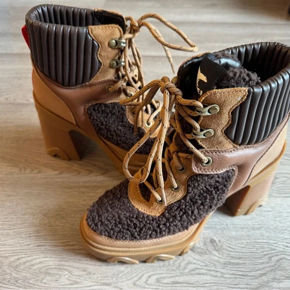 Sorel | Shoes | Sorel Tan And Brown Lace Up Boots With Knit 